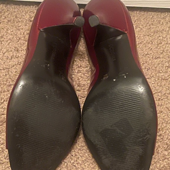 Lightly used burgundy opened pump. Size 8.5 4 inch heel - Picture 2 of 2